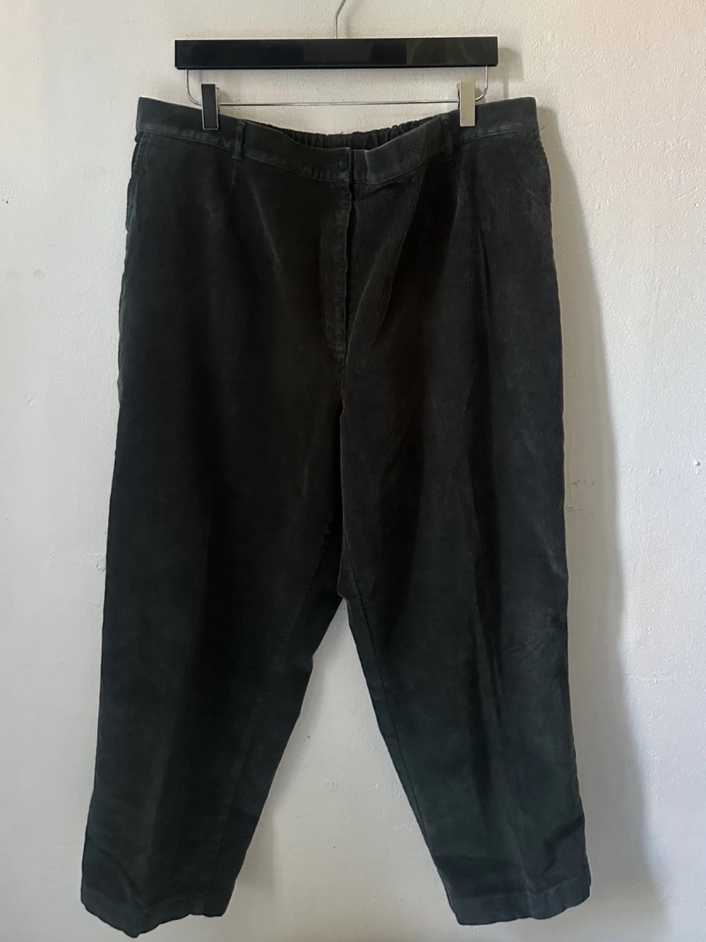 L.L.Bean Women's 22W Green Corduroy Pants Elastic Waist Crop Ankle Casual